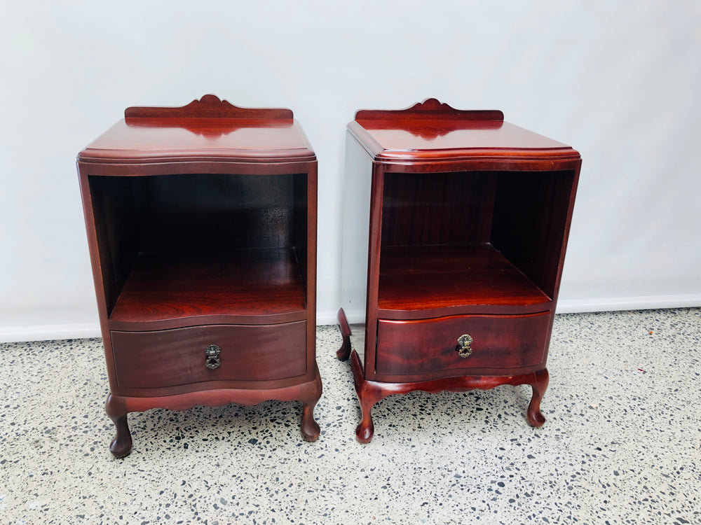 Queen Anne Style Mahogany Bedsides x 2 (21767)