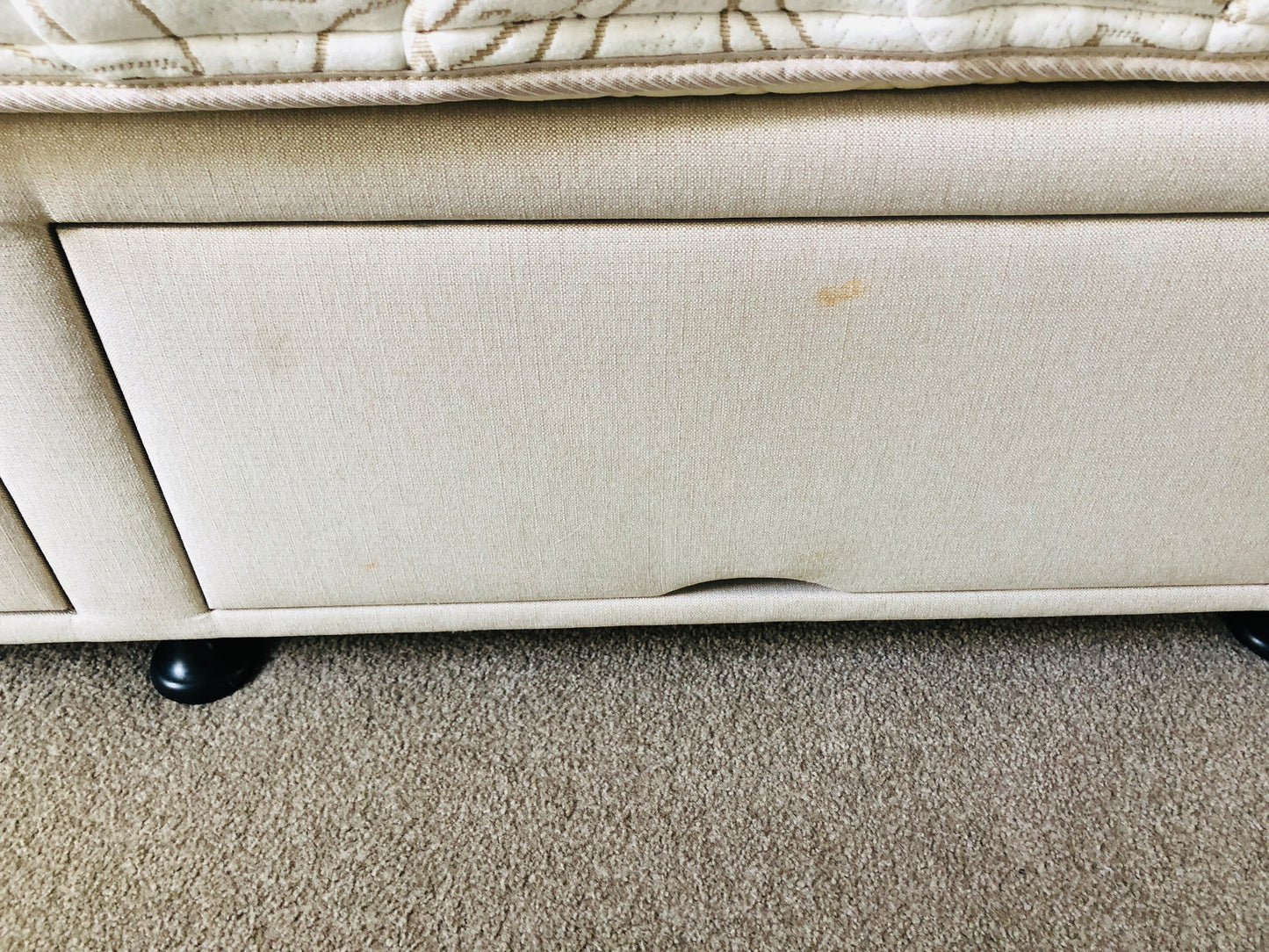 
                  
                    Queen Bed and Base - Woola - W2000 Mattress (21805)
                  
                