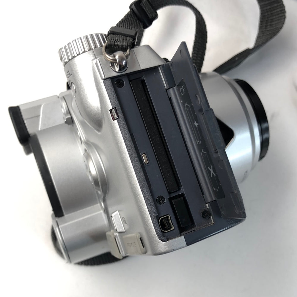 
                  
                    Minolta Dimage 7 Digital Camera (16726)
                  
                
