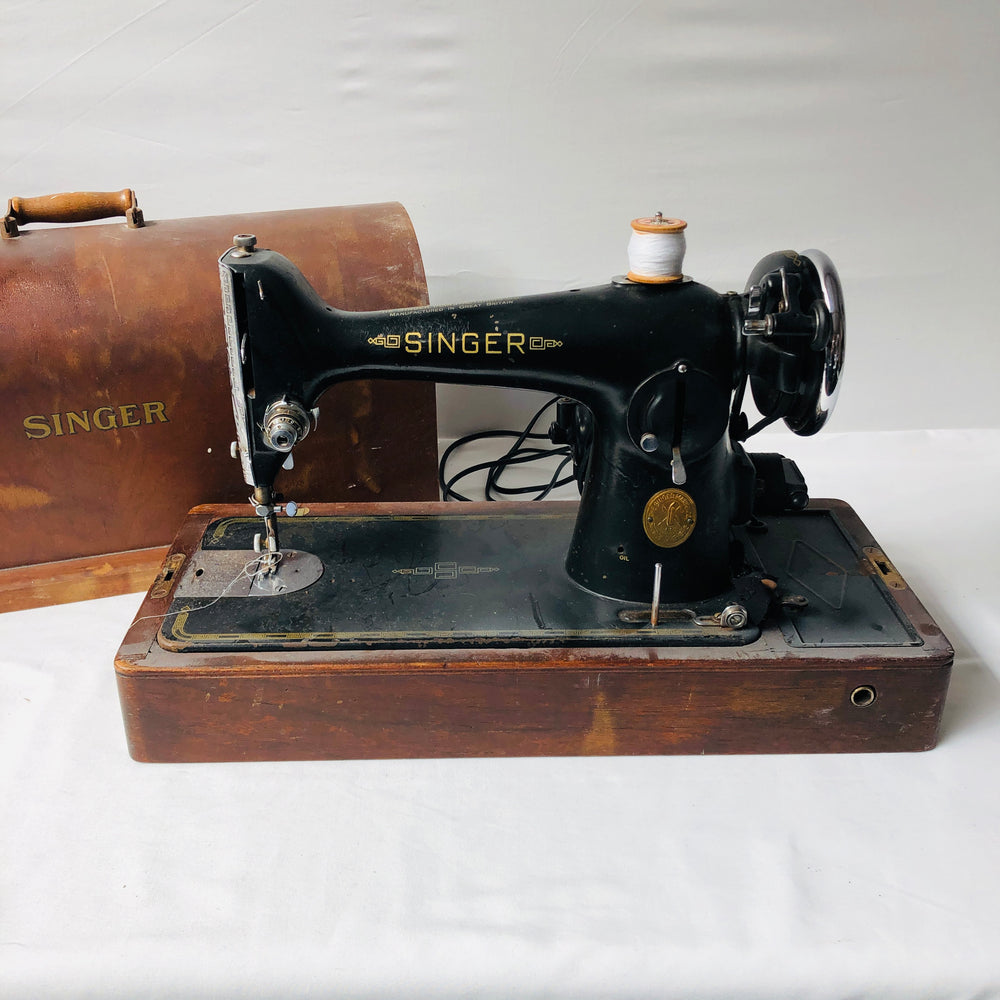 Singer Sewing Machine (16618)