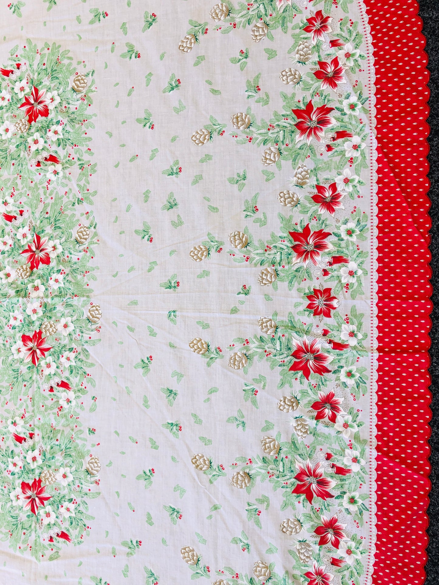 
                  
                    Oval Christmas Tablecloth (21661)
                  
                