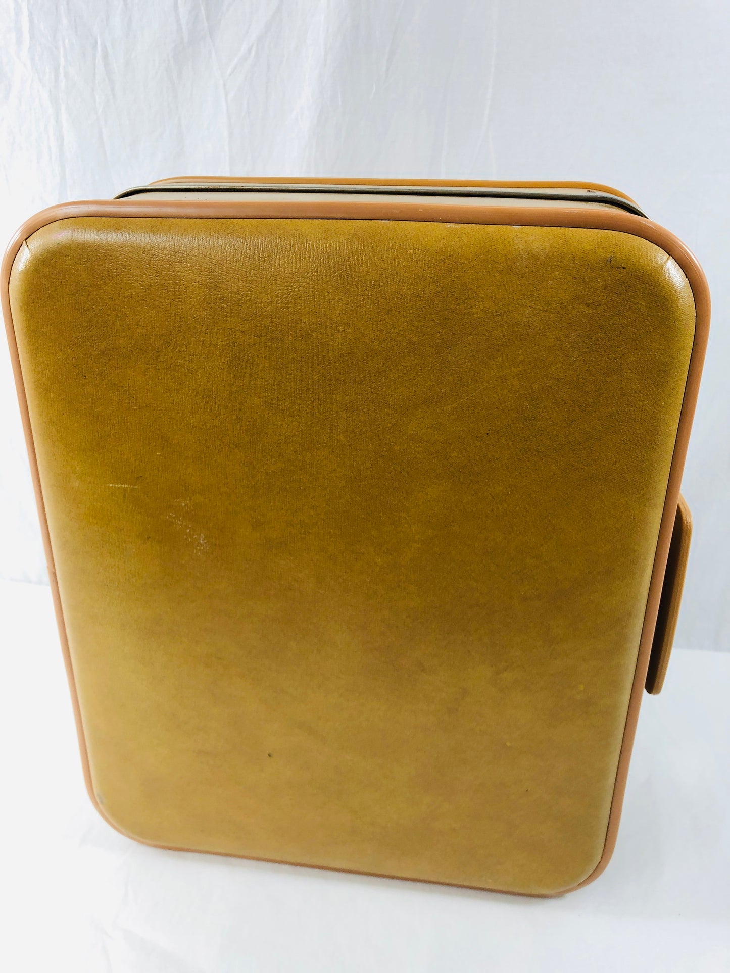
                  
                    Vintage Flight Suitecase - Mustard (21528)
                  
                