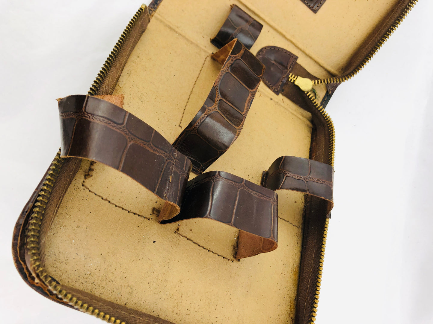 
                  
                    English Leather Toiletries Grooming Shaving Dopp Travel Kit (21625)
                  
                