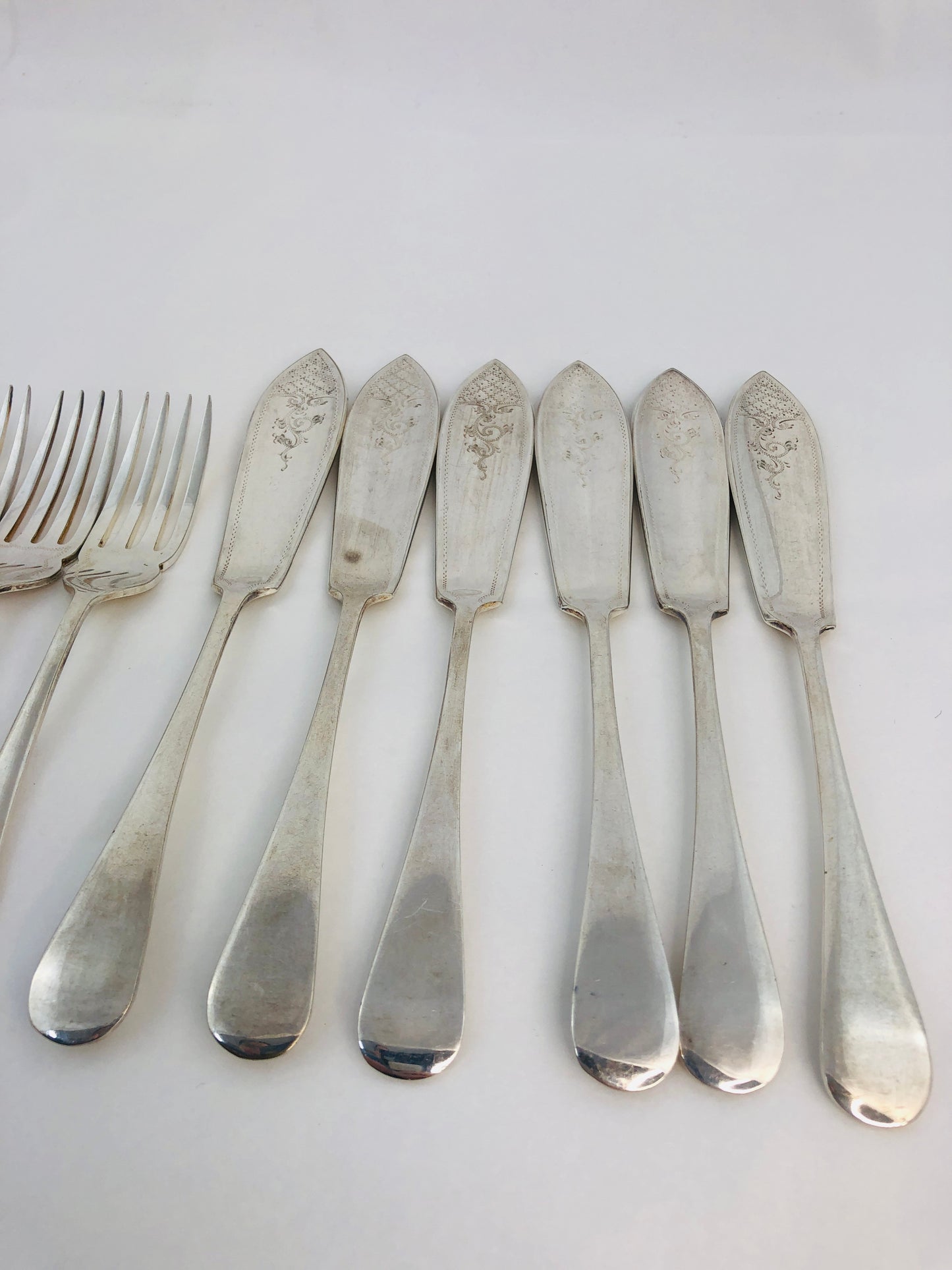 
                  
                    Vintage 12 Piece Fish Cutlery Set - Silver Plate (21318)
                  
                