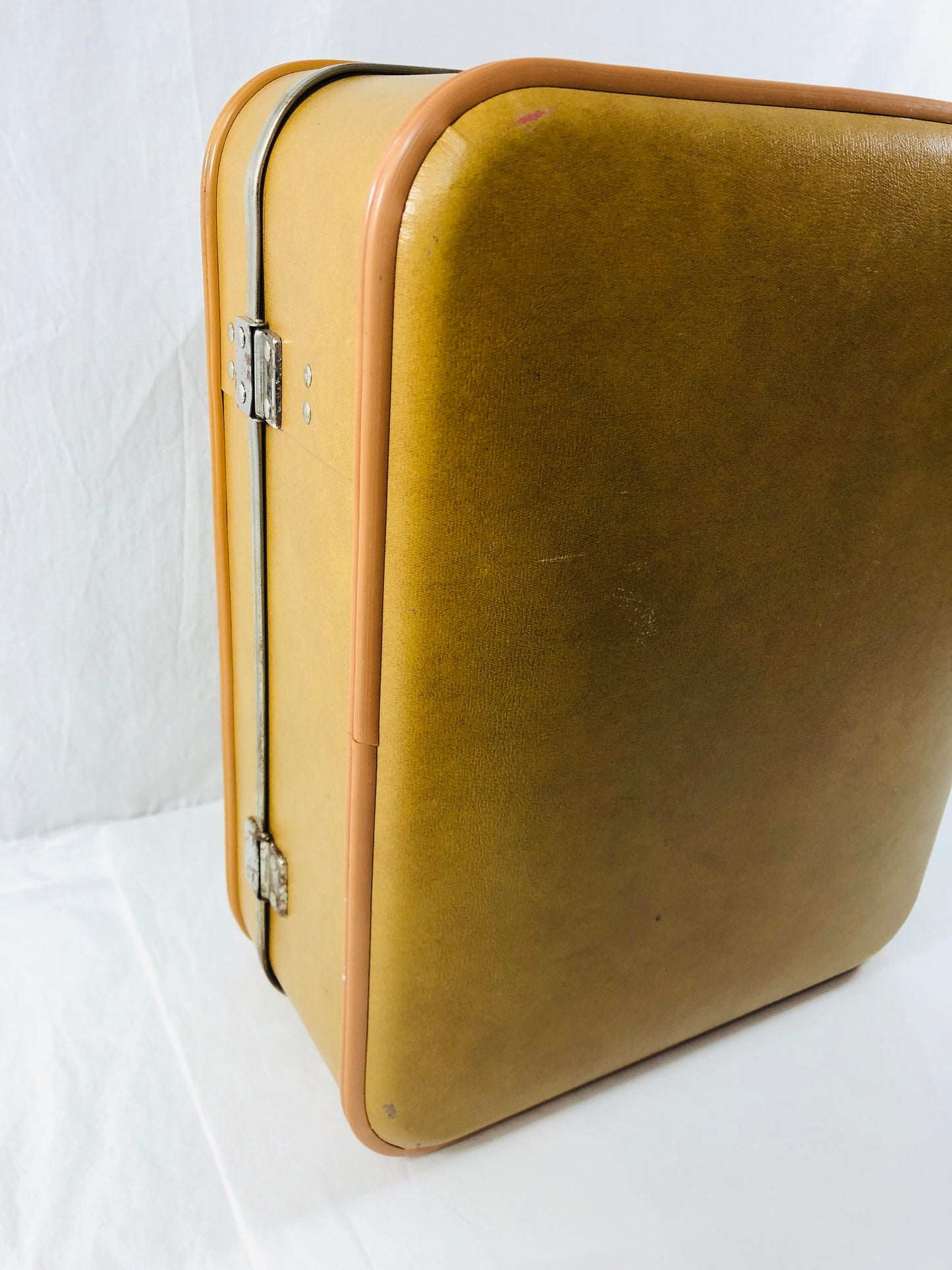 
                  
                    Vintage Flight Suitecase - Mustard (21528)
                  
                