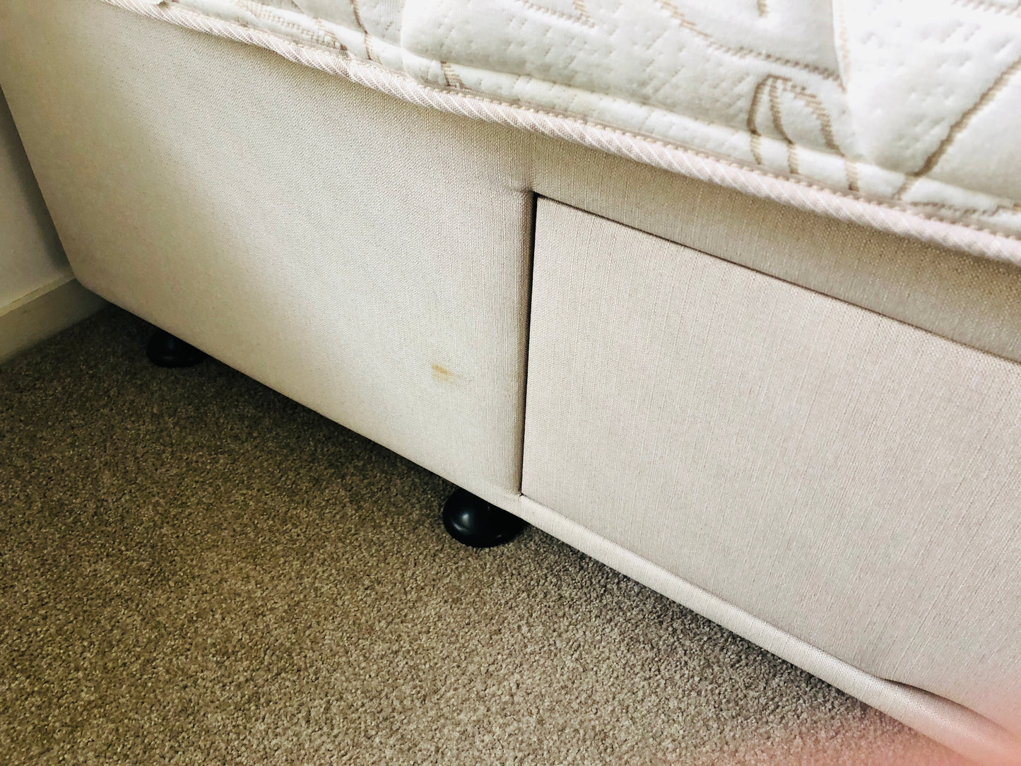 
                  
                    Queen Bed and Base - Woola - W2000 Mattress (21805)
                  
                