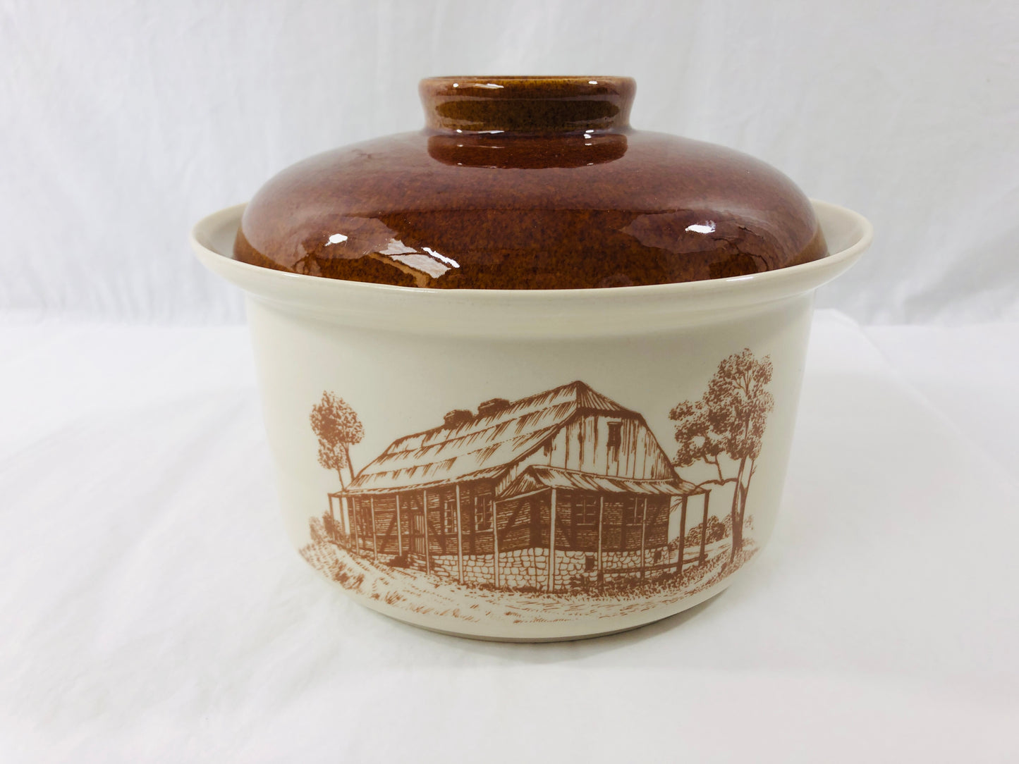 
                  
                    Crown Lynn Heritage Cookware - Casserole Dish with Lid (20790)
                  
                