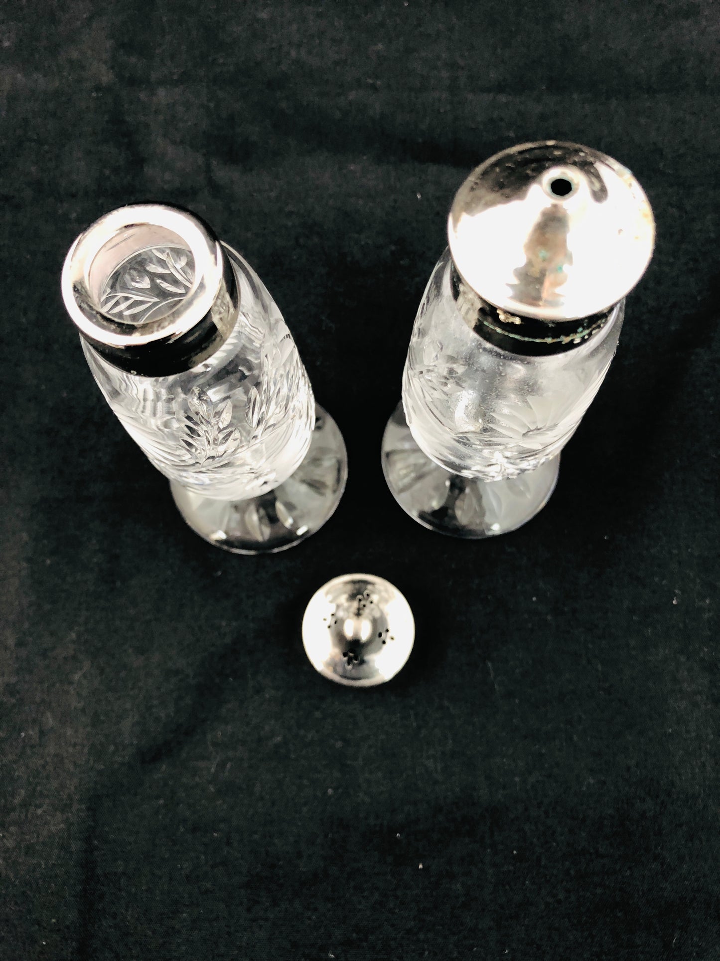 
                  
                    Stuart - Elegant Crystal Cut Salt & Pepper Shakers (21124)
                  
                