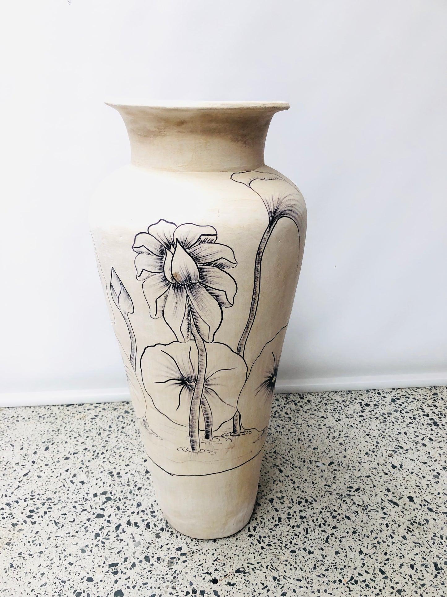 
                  
                    Large Floor Standing Cream Vase (21514)
                  
                