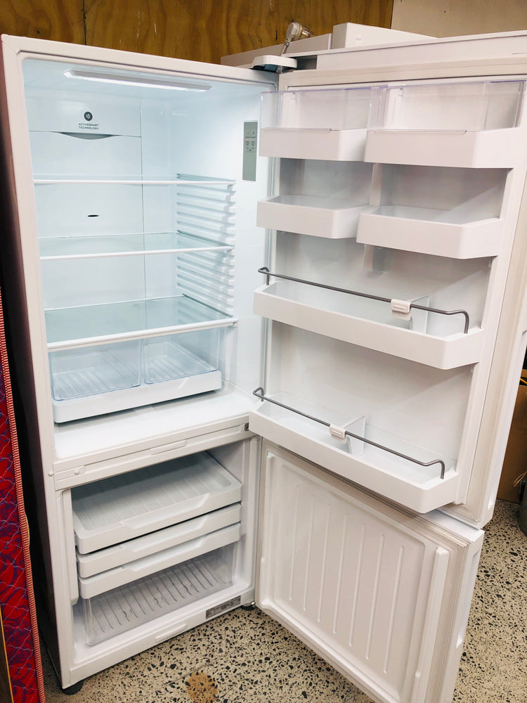 
                  
                    Fisher & Paykel Fridge Freezer 373L.  (21594)
                  
                