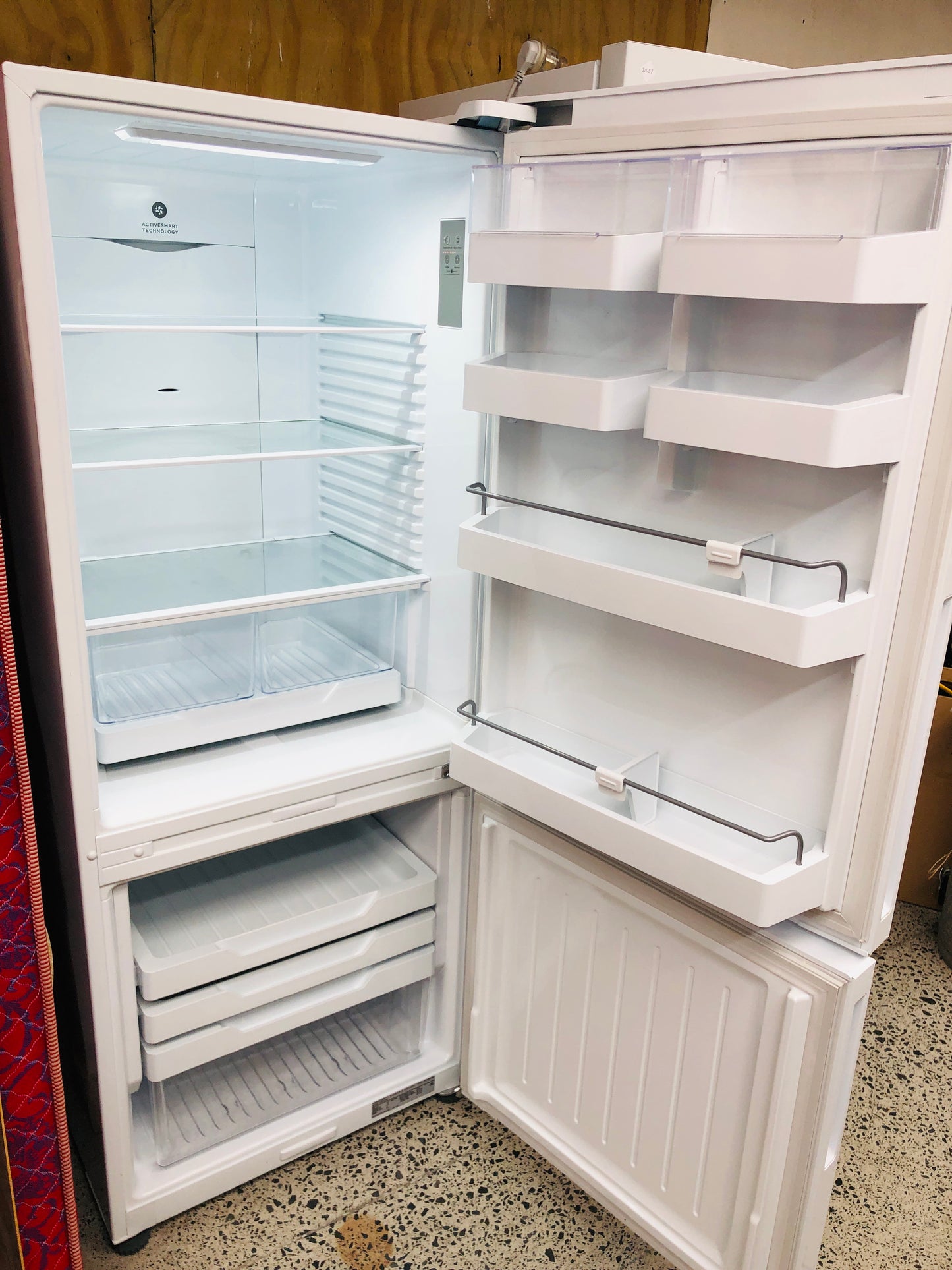 
                  
                    Fisher & Paykel Fridge Freezer 373L.  (21594)
                  
                
