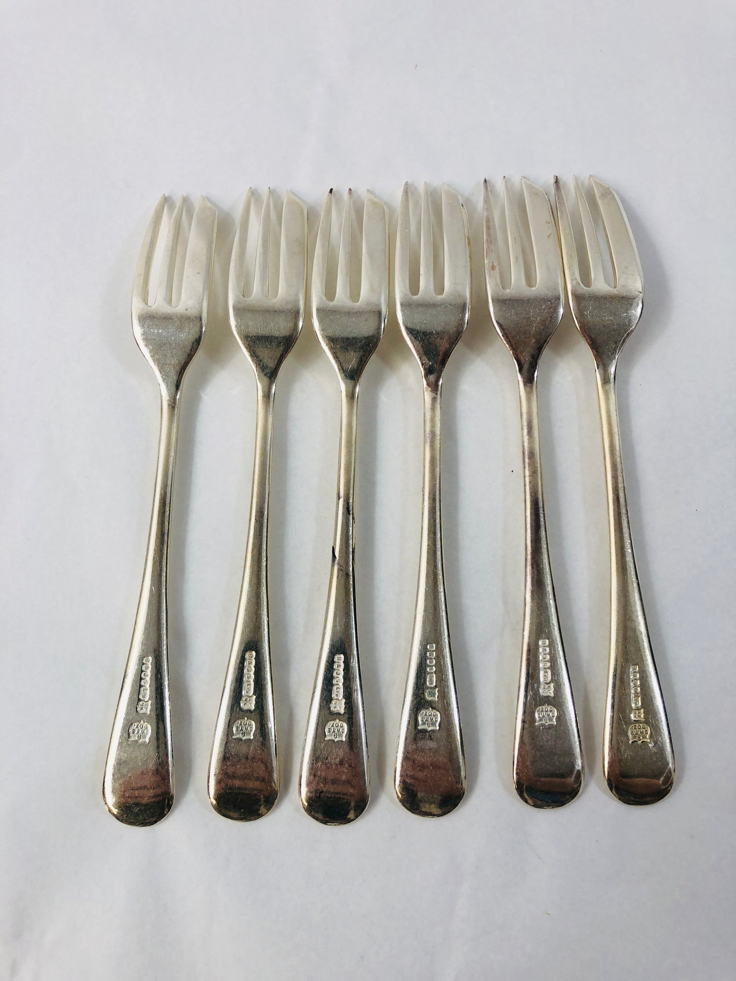 
                  
                    EPNS Silver Fish Forks x 6 (21944)
                  
                