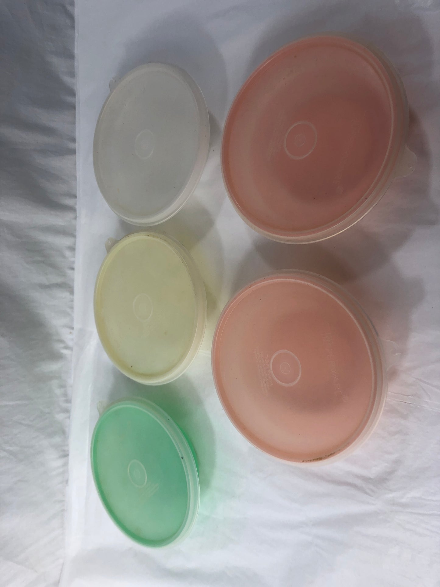 
                  
                    Vintage NZ Made Tupperware Bowls & Cups with Lids (21413)
                  
                