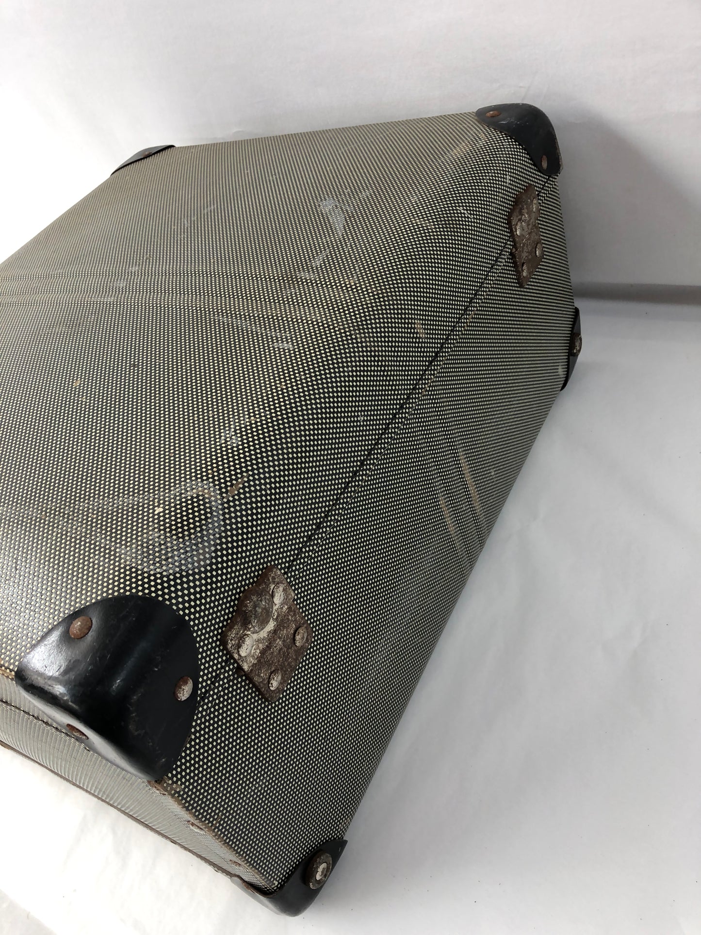
                  
                    Vintage Hard shell Suitcase (20409)
                  
                