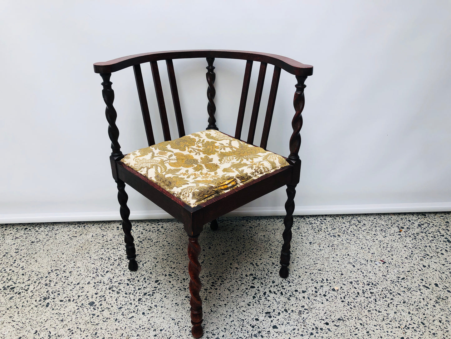
                  
                    Antique Corner Chair with Bailey Twist Legs (21765)
                  
                