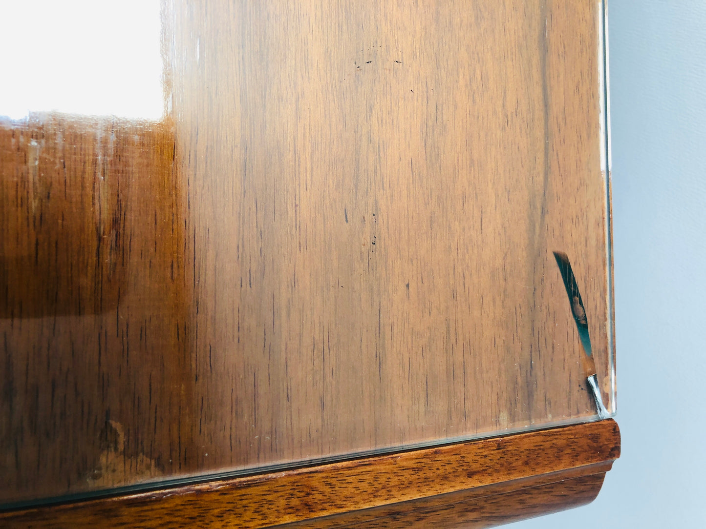 
                  
                    Antique Style Burr Walnut Drink Cabinet (21777)
                  
                