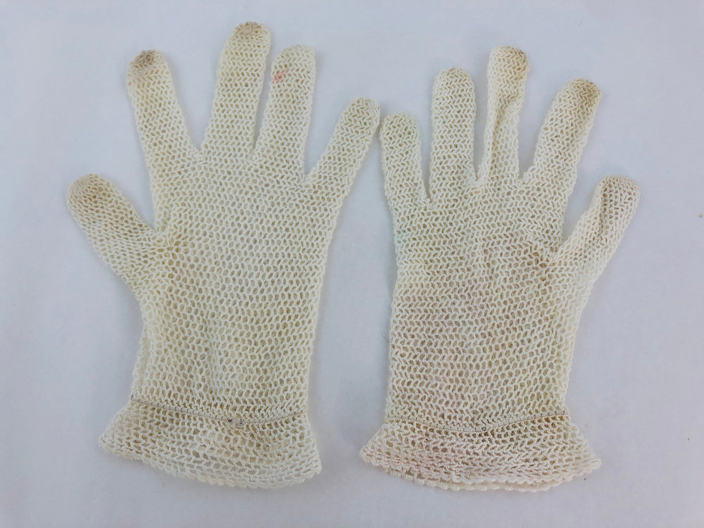 
                  
                    Lovely Vintage  Ladies Day Gloves  (21669)
                  
                