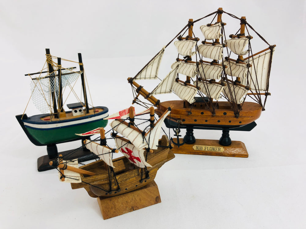 Set of Three Model Ships (21137)