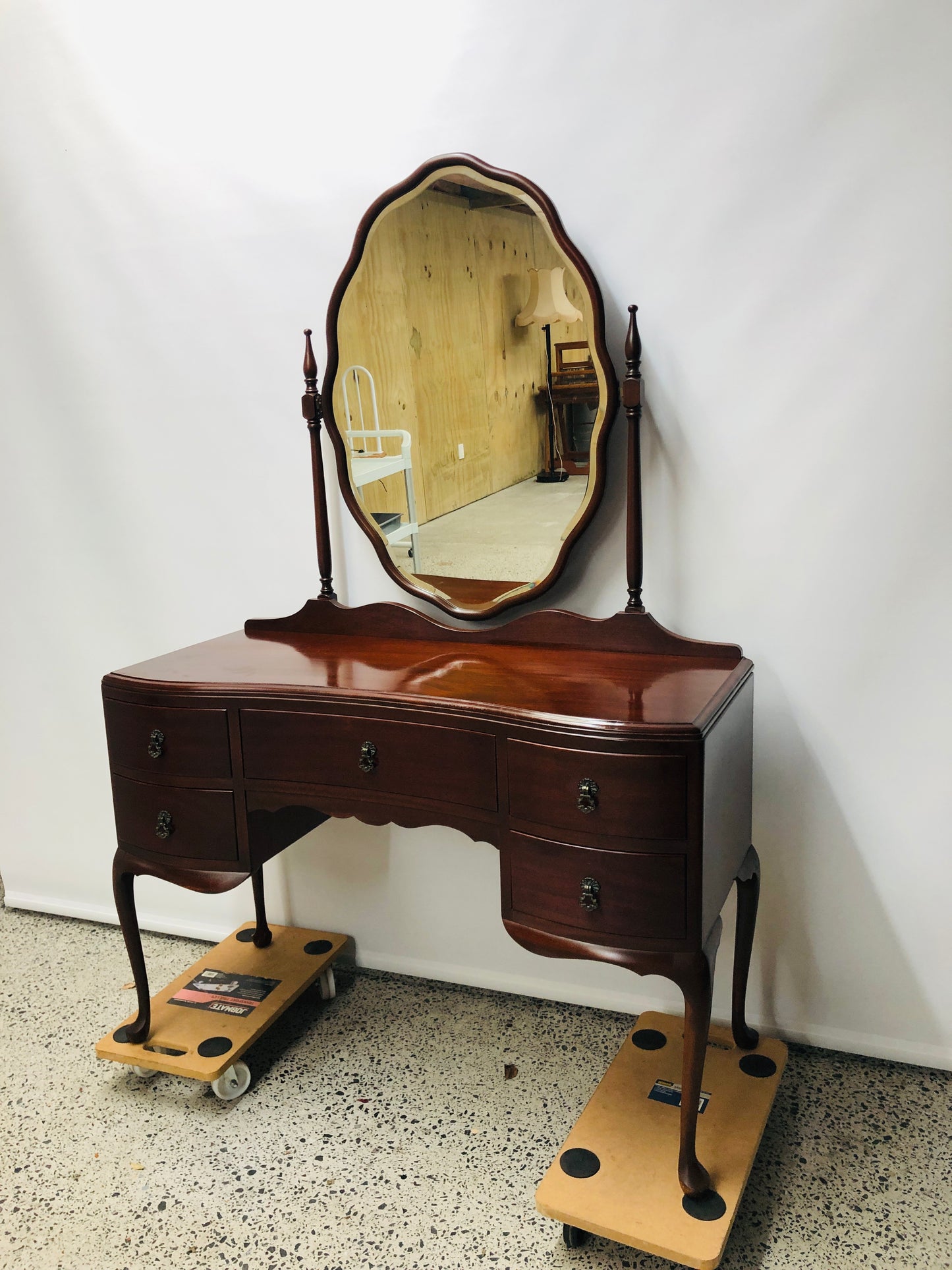 Queen Anne Style Mahogany Ladies Dresser (21771)