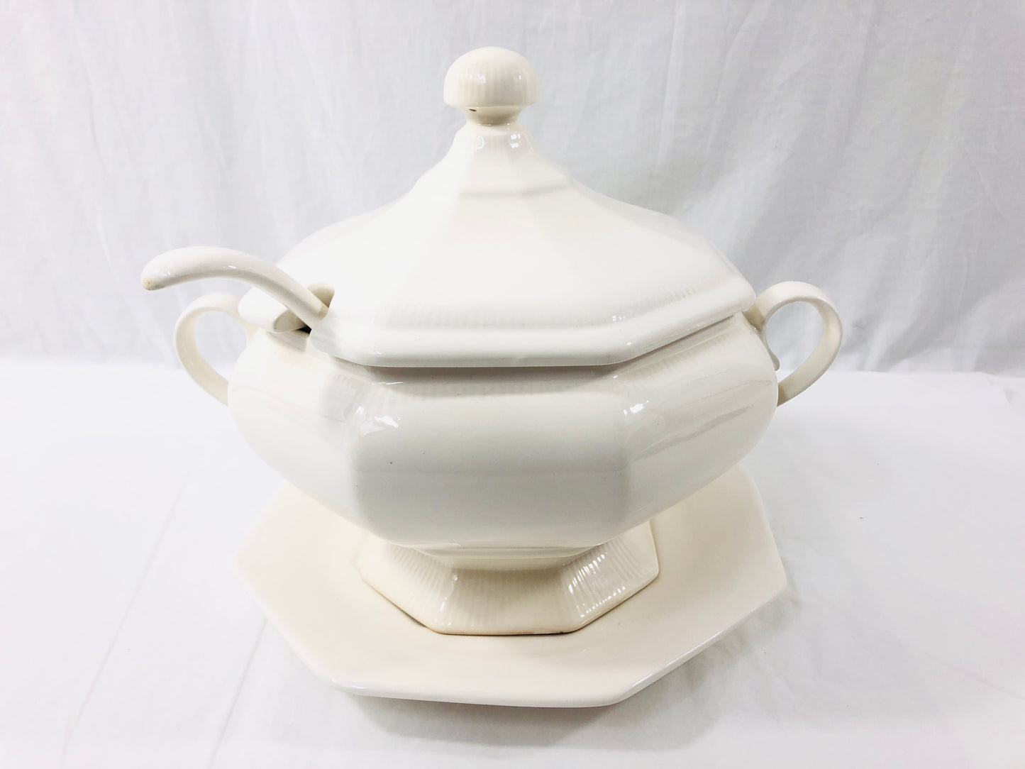 
                  
                    Large White Soup Tureen with Drip Plate and Ladle (20675)
                  
                