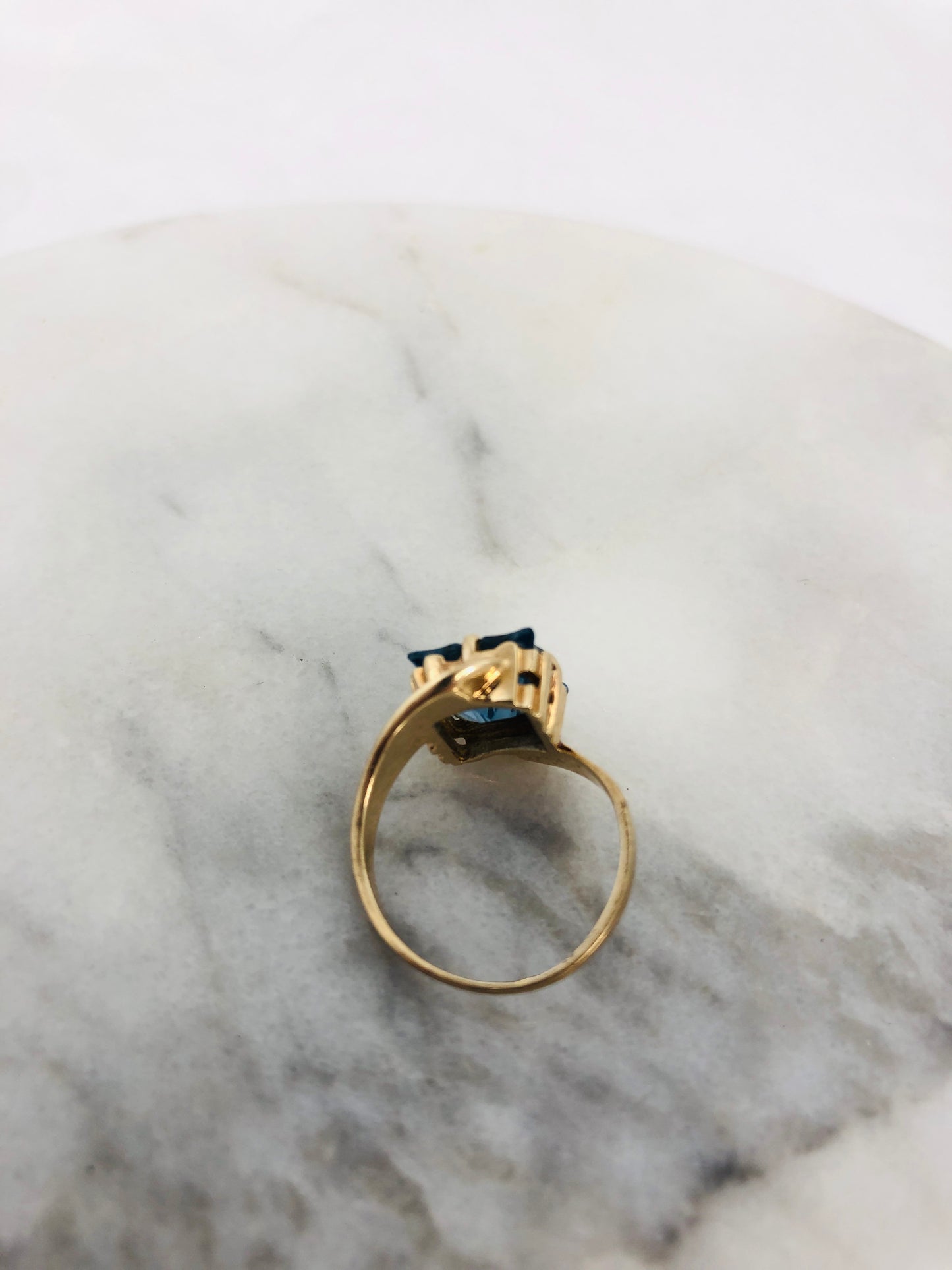 
                  
                    10K Gold Ladies Ring with Stunning Blue Gemstone (21591)
                  
                