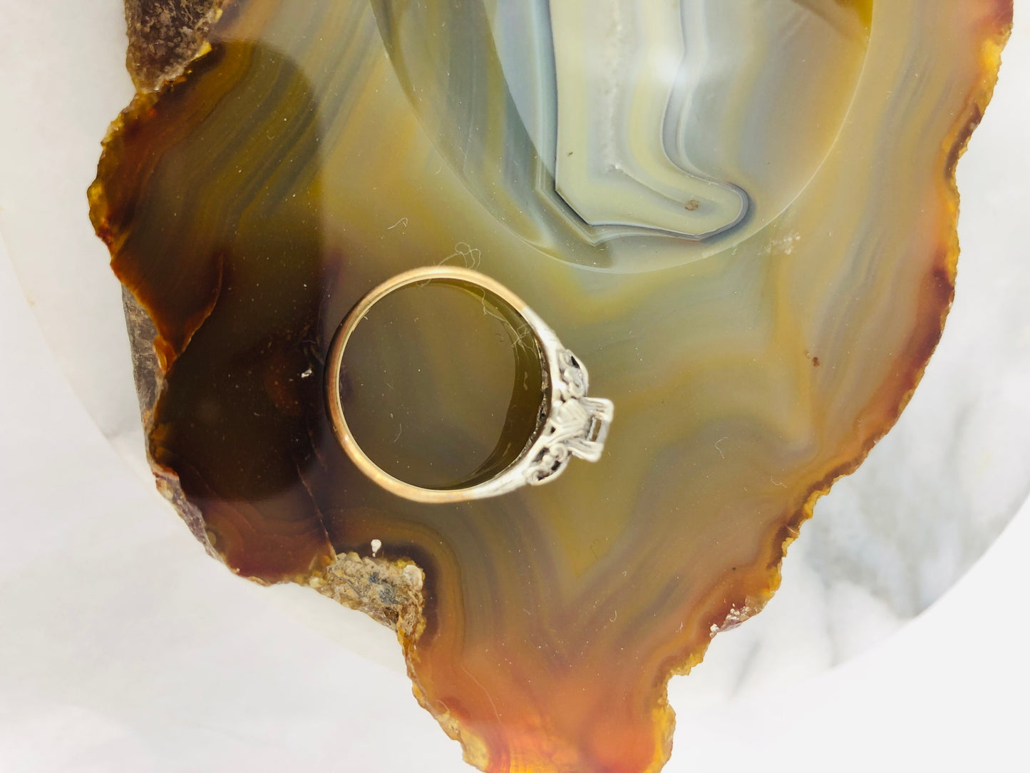 
                  
                    9ct Gold & White Gold Ring (21593)
                  
                