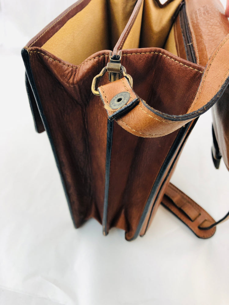 
                  
                    Vintage Giudi Italian Leather Messenger Bag (21657)
                  
                