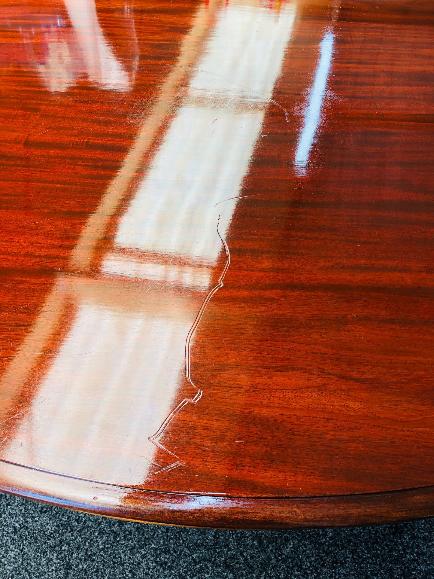 
                  
                    Oval Pedestal Mahogany Dining Table  (21776)
                  
                