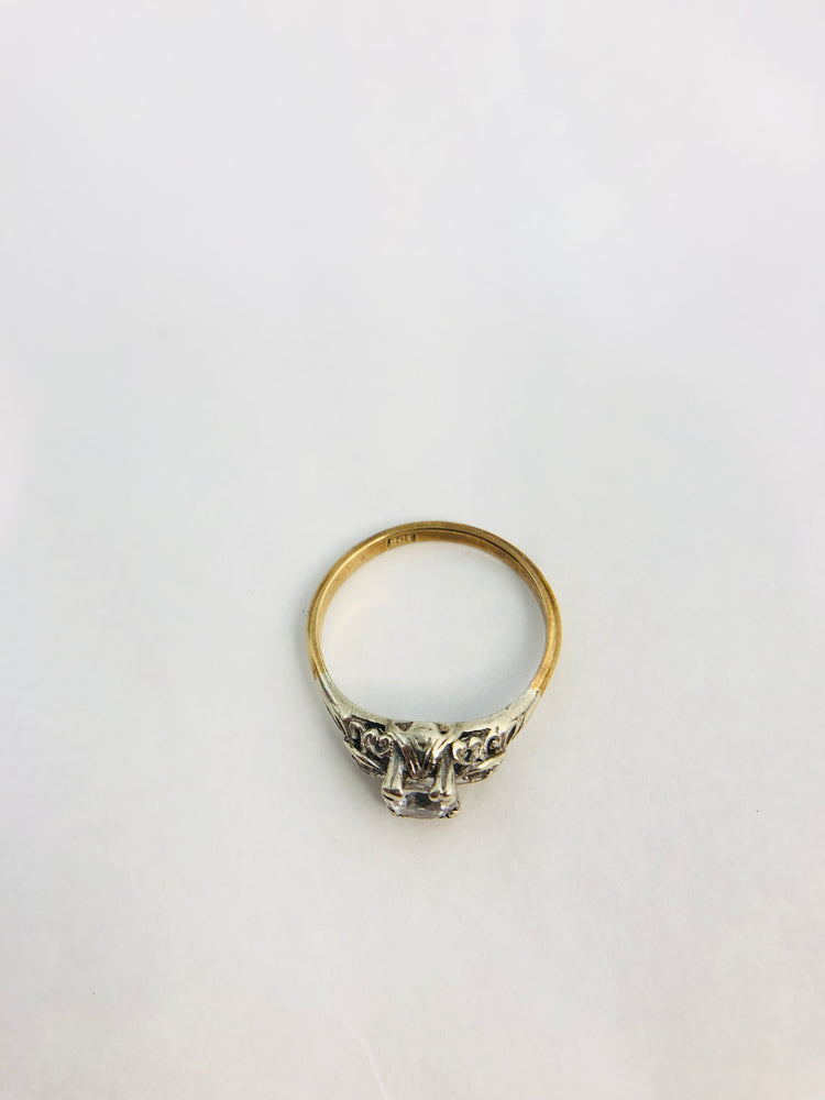 
                  
                    9ct Gold & White Gold Ring (21593)
                  
                
