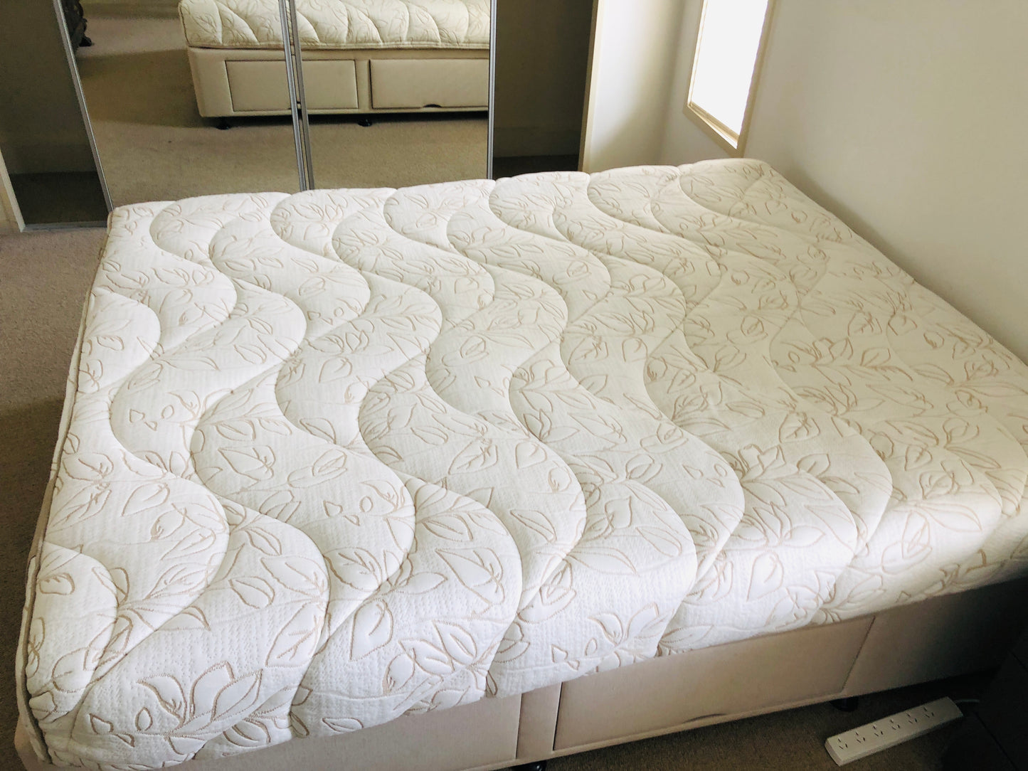 
                  
                    Queen Bed and Base - Woola - W2000 Mattress (21805)
                  
                