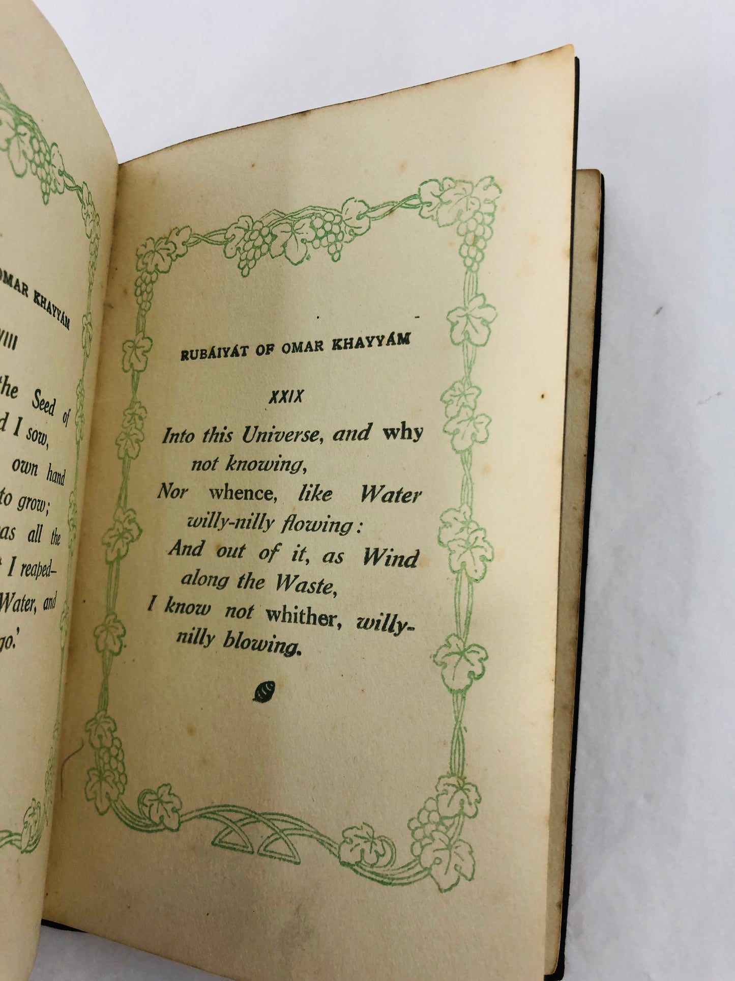 
                  
                    Antique Book  of Rubáiyát of Omar Khayyám - Collins (21585)
                  
                