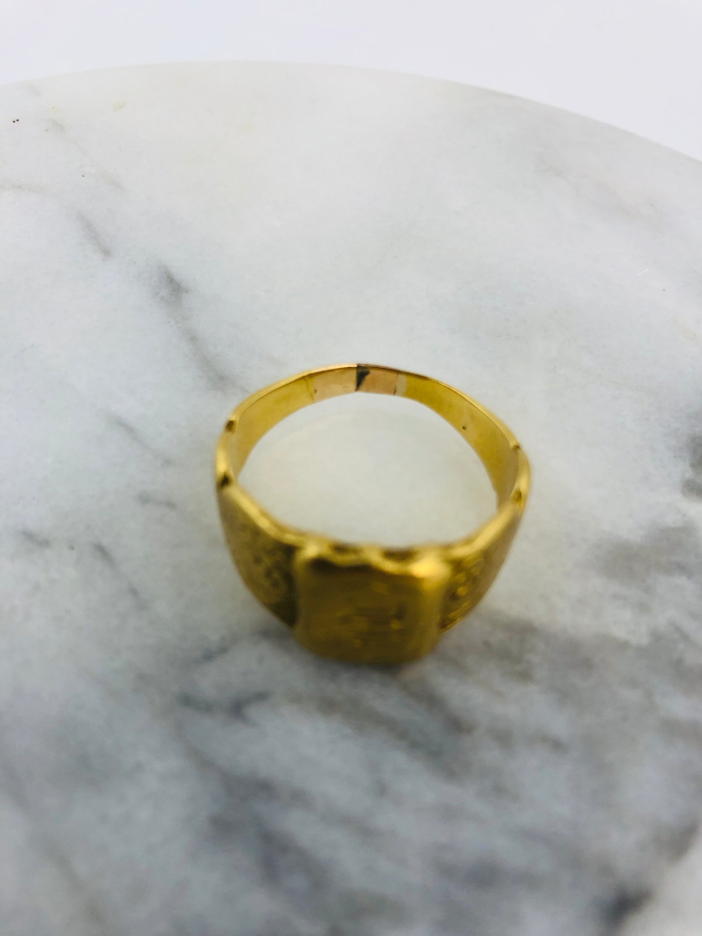 
                  
                    9K Gold Males Signet Ring - Solid (21592)
                  
                