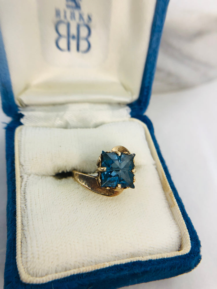 
                  
                    10K Gold Ladies Ring with Stunning Blue Gemstone (21591)
                  
                