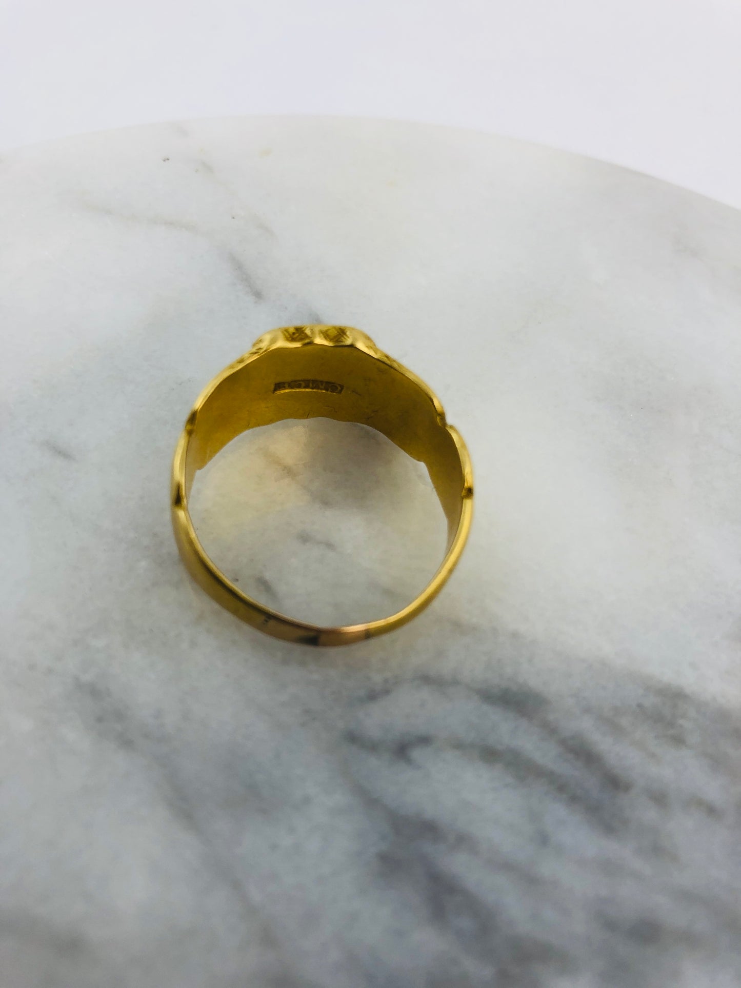 
                  
                    9K Gold Males Signet Ring - Solid (21592)
                  
                
