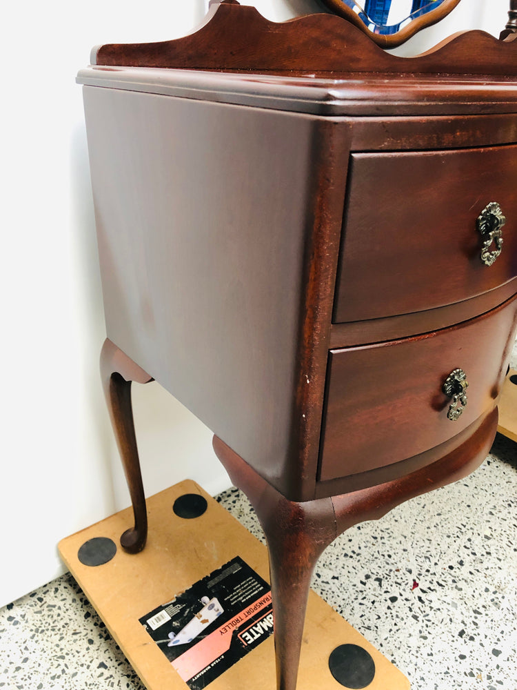 
                  
                    Queen Anne Style Mahogany Ladies Dresser (21771)
                  
                