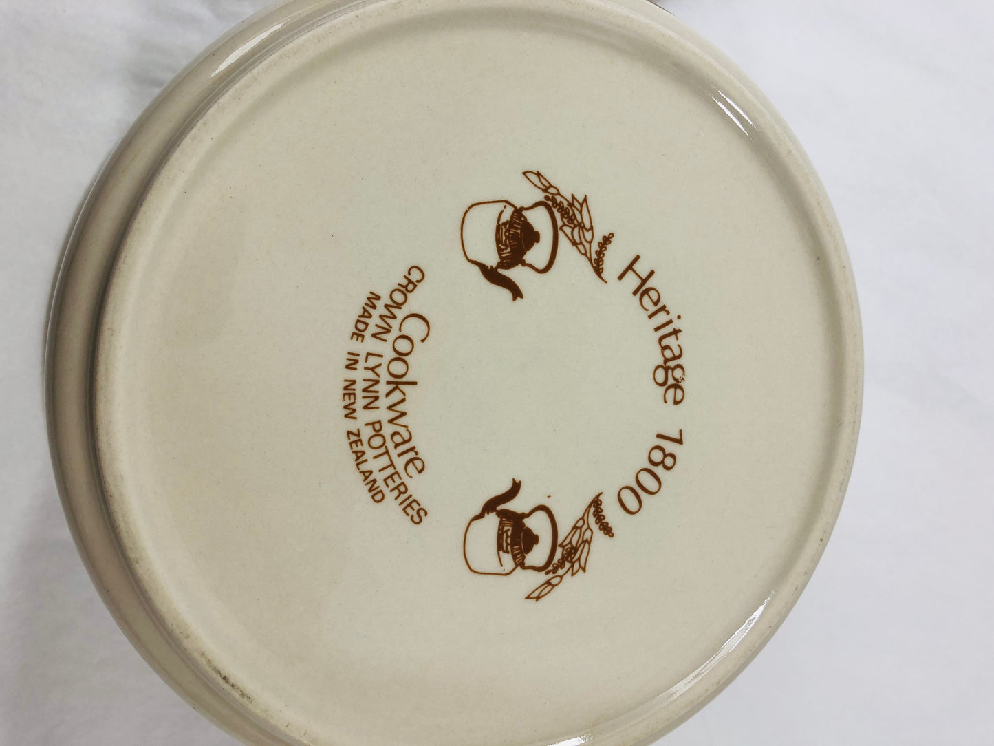 
                  
                    Crown Lynn Heritage Cookware - Casserole Dish with Lid (20790)
                  
                