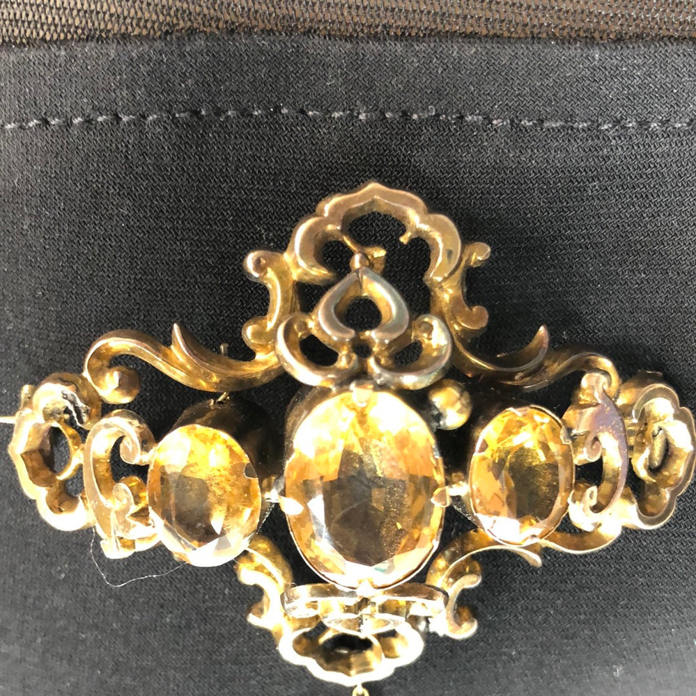 
                  
                    Antique Victorian brooch - Pinch-back  (16982)
                  
                
