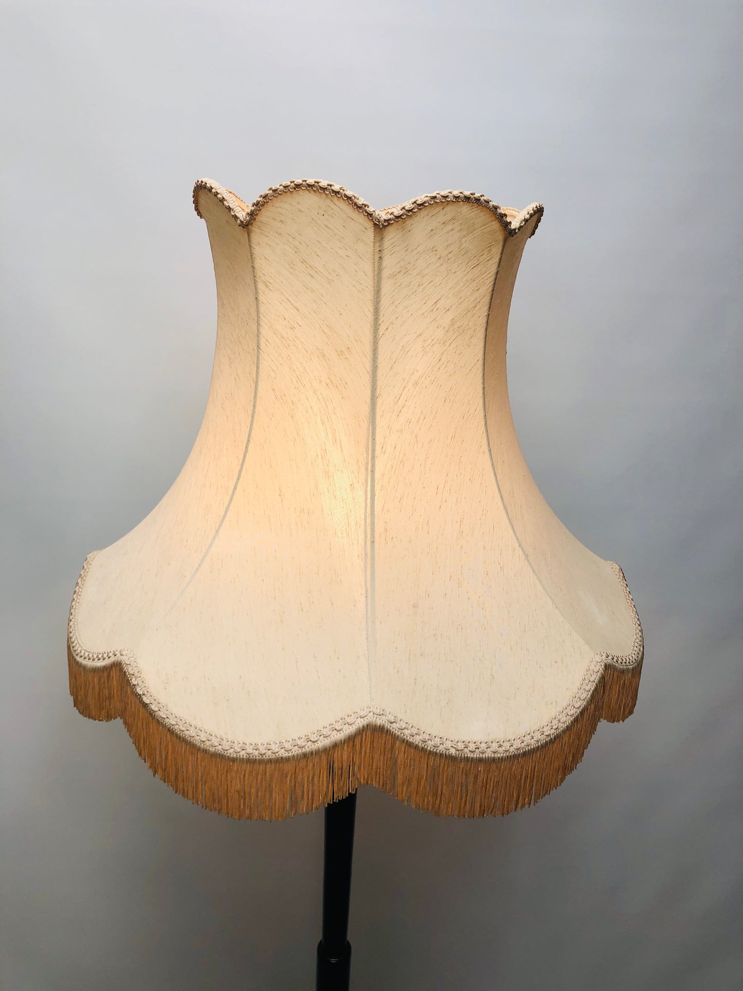 
                  
                    Vintage Lamp - Large Shade (21768)
                  
                