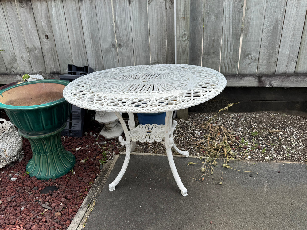 Cast Aluminium Oval Outdoor Table (21833)