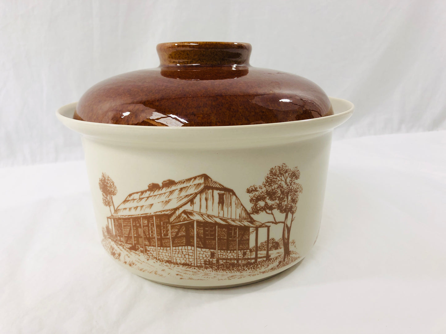 
                  
                    Crown Lynn Heritage Cookware - Casserole Dish with Lid (20790)
                  
                