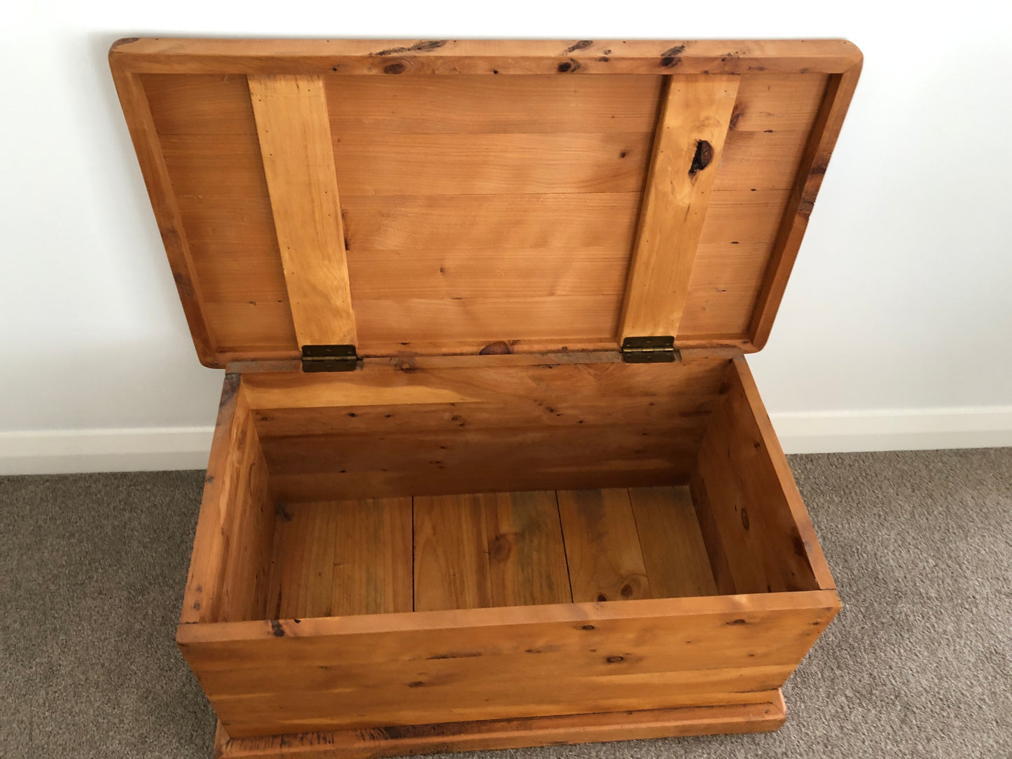 
                  
                    Rimu Glory Box/Table (20192)
                  
                