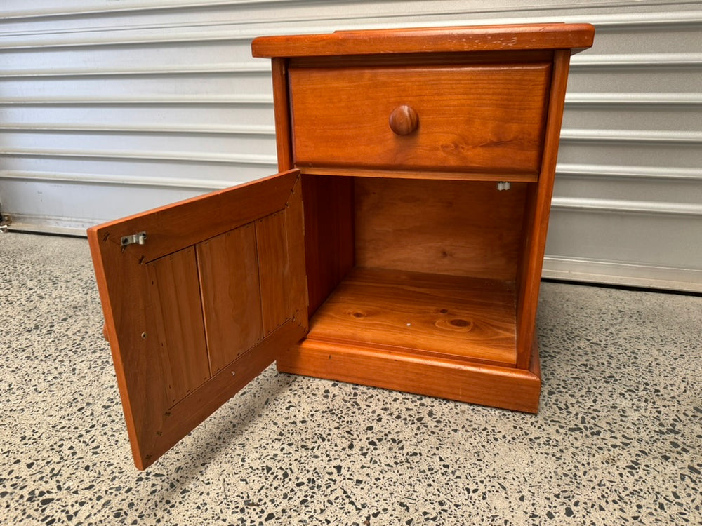 
                  
                    Solid Wood Single Bedside Cabinet (20043)
                  
                