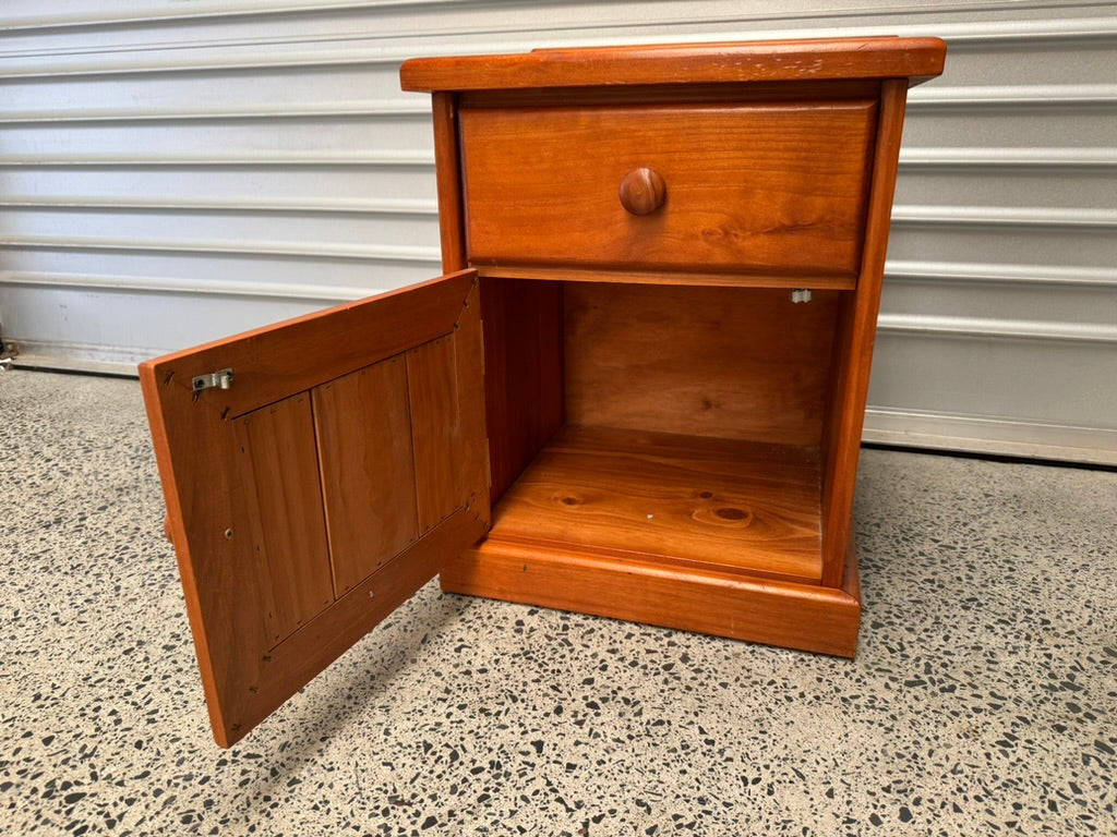 
                  
                    Solid Wood Single Bedside Cabinet (20043)
                  
                