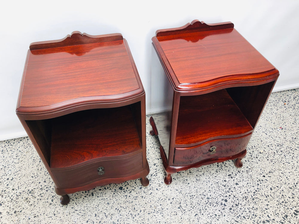 Queen Anne Style Mahogany Bedsides x 2 (21767)