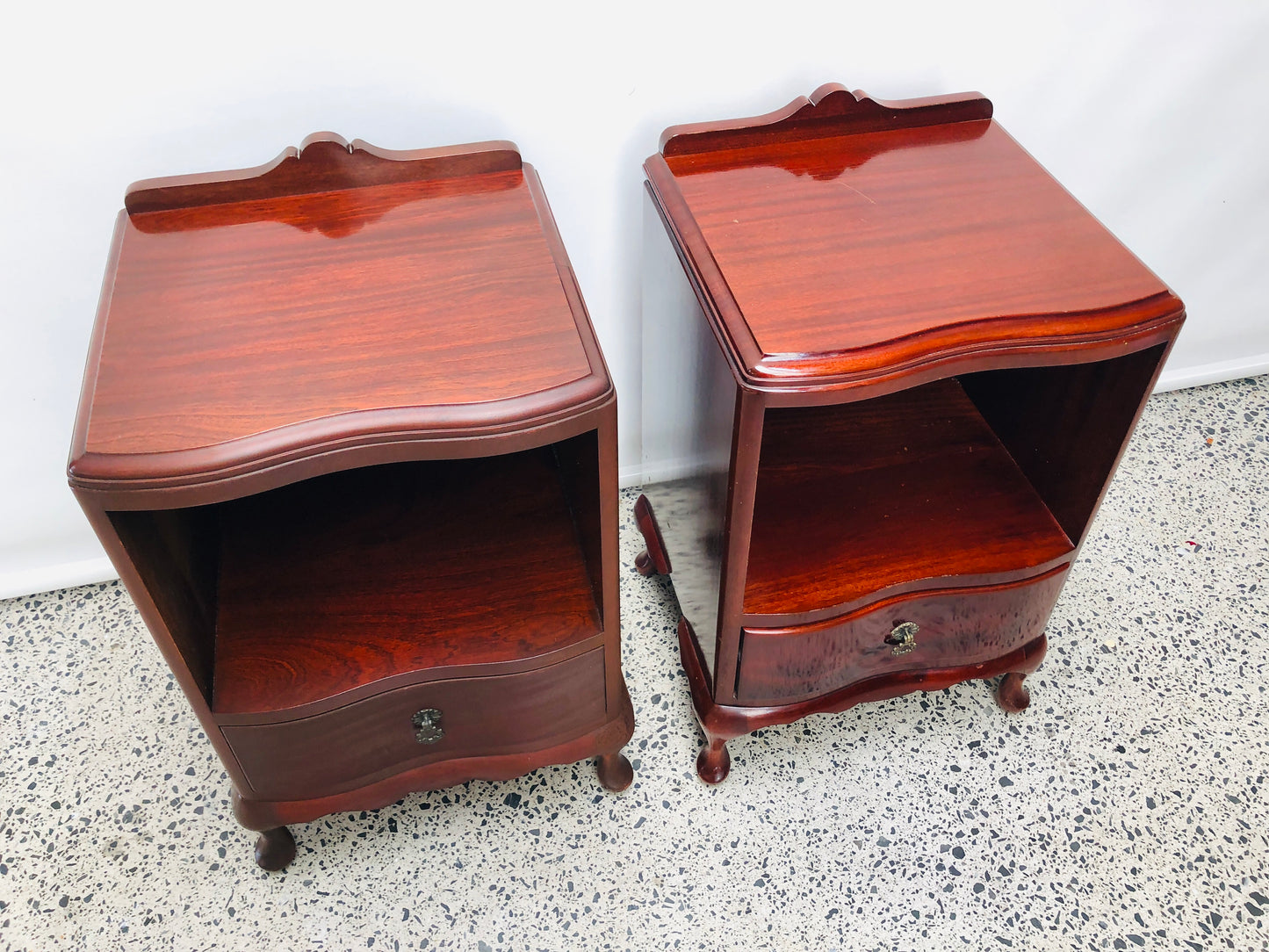 Queen Anne Style Mahogany Bedsides x 2 (21767)