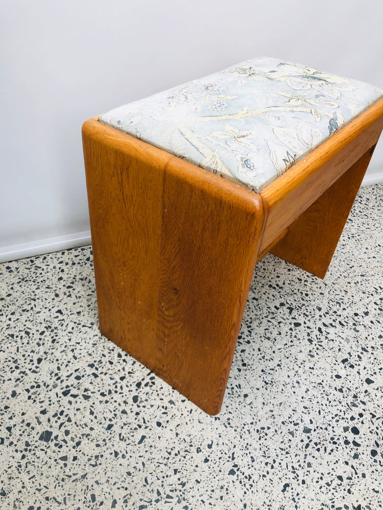 
                  
                    Small Oak Piano Seat (21476)
                  
                