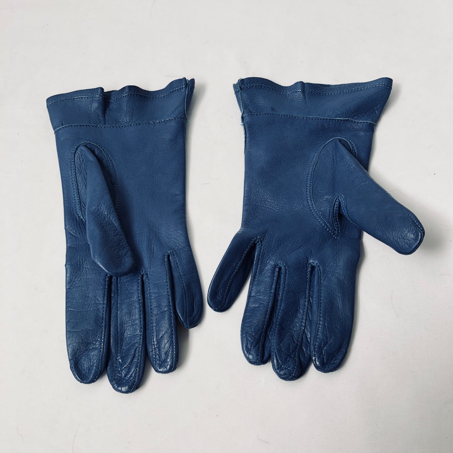 
                  
                    Vintage Ladies Blue Gloves - Soft Leather (16658)
                  
                