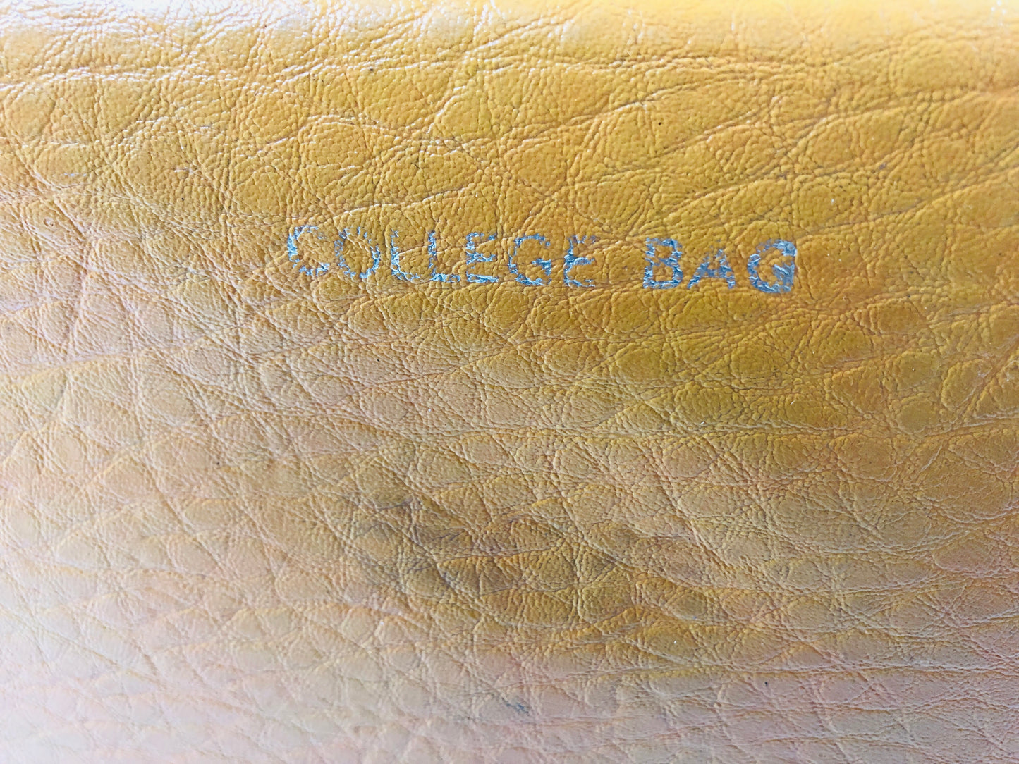 
                  
                    Small Vintage College Bag/Suitcase - Zip up (21527)
                  
                