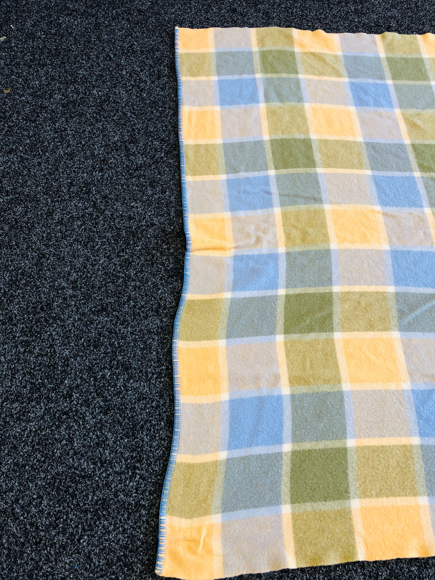 
                  
                    RobinWul 100% Wool Single Blanket - Canterbury (20801)
                  
                