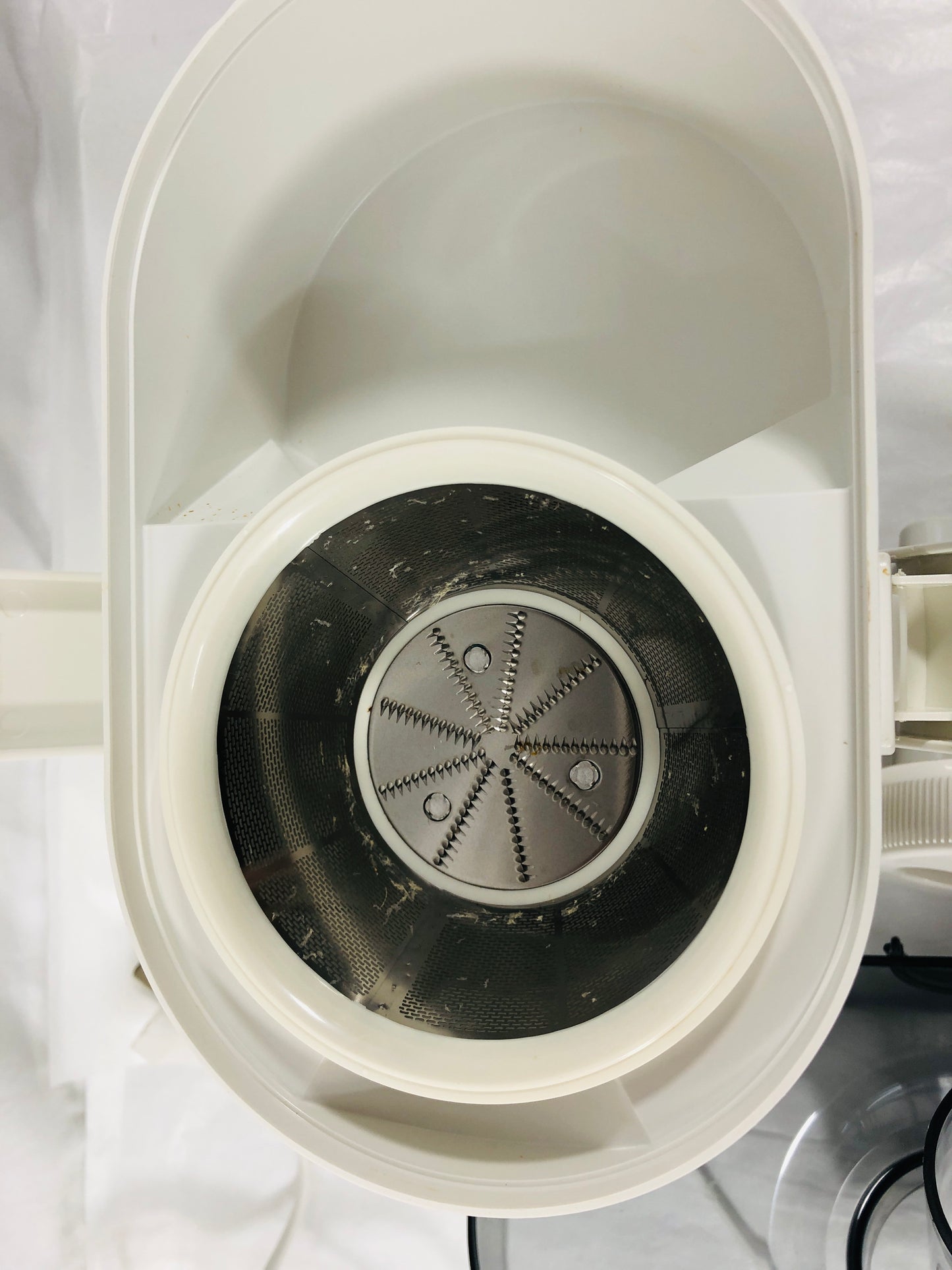 
                  
                    Kenwood Purejuice Extractor JE500  (21521)
                  
                